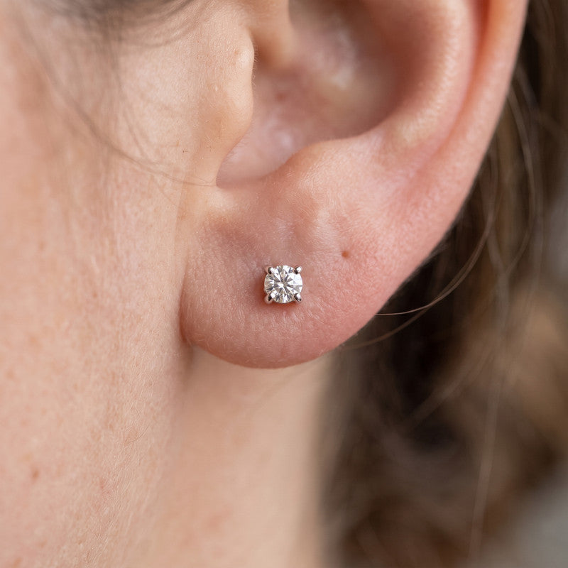 2.5mm 9ct White Gold Studs
