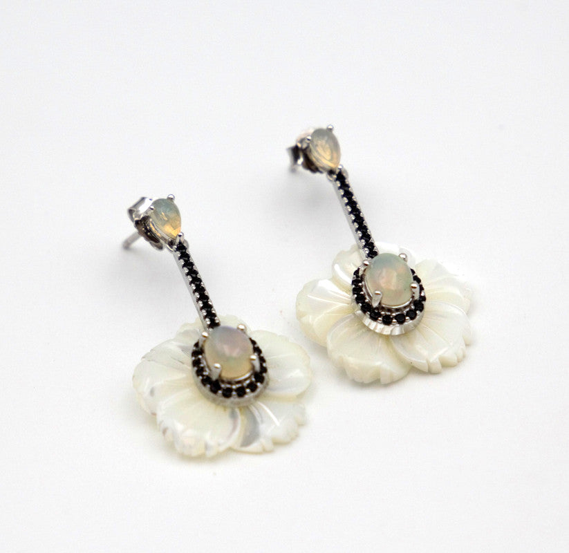 Lirio White Opal