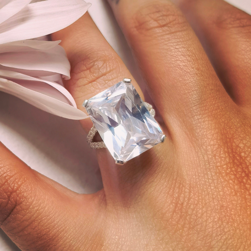 Lucelia Solitaire
