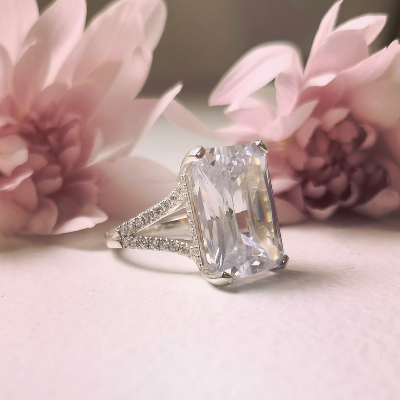 Lucelia Solitaire